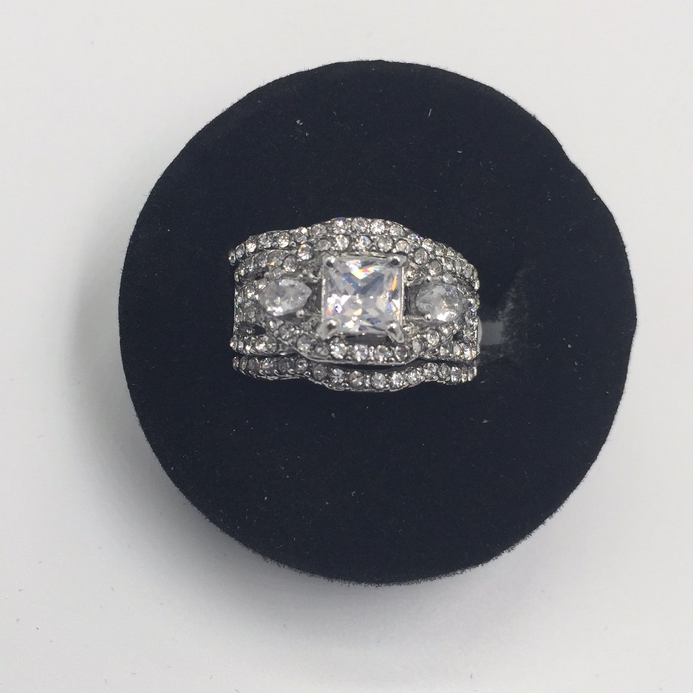 1 CARAT WHITE SAPPHIRE 18K Gold filled RING Size 9